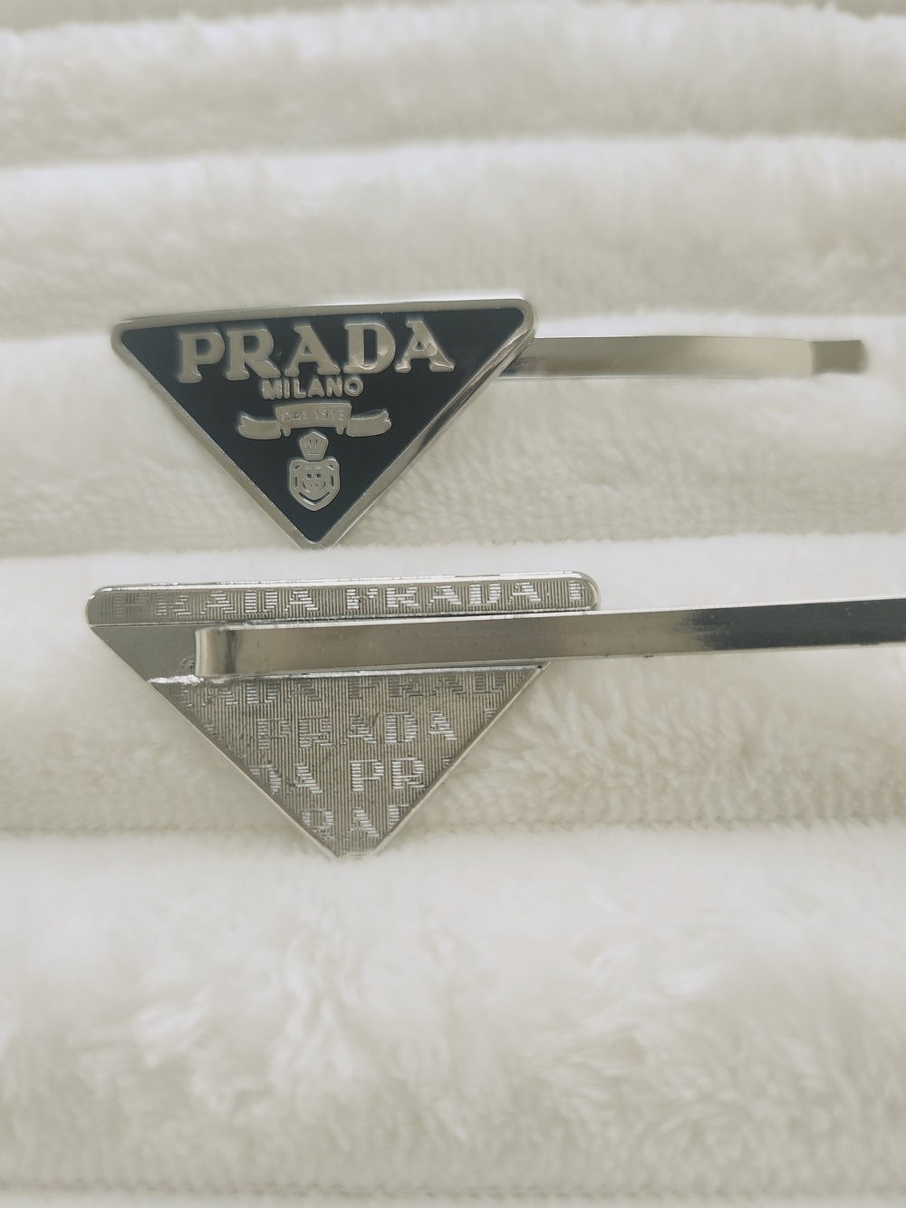 Silver Triangle Enamel Logo Bobby Pin Set Black Hair Clips - Picture 3 of 3